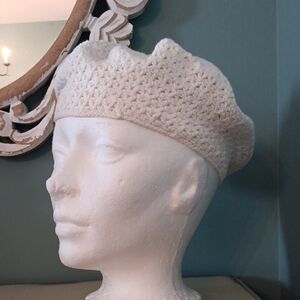 Bianca Nygard Off-White Crochet Beret🍀